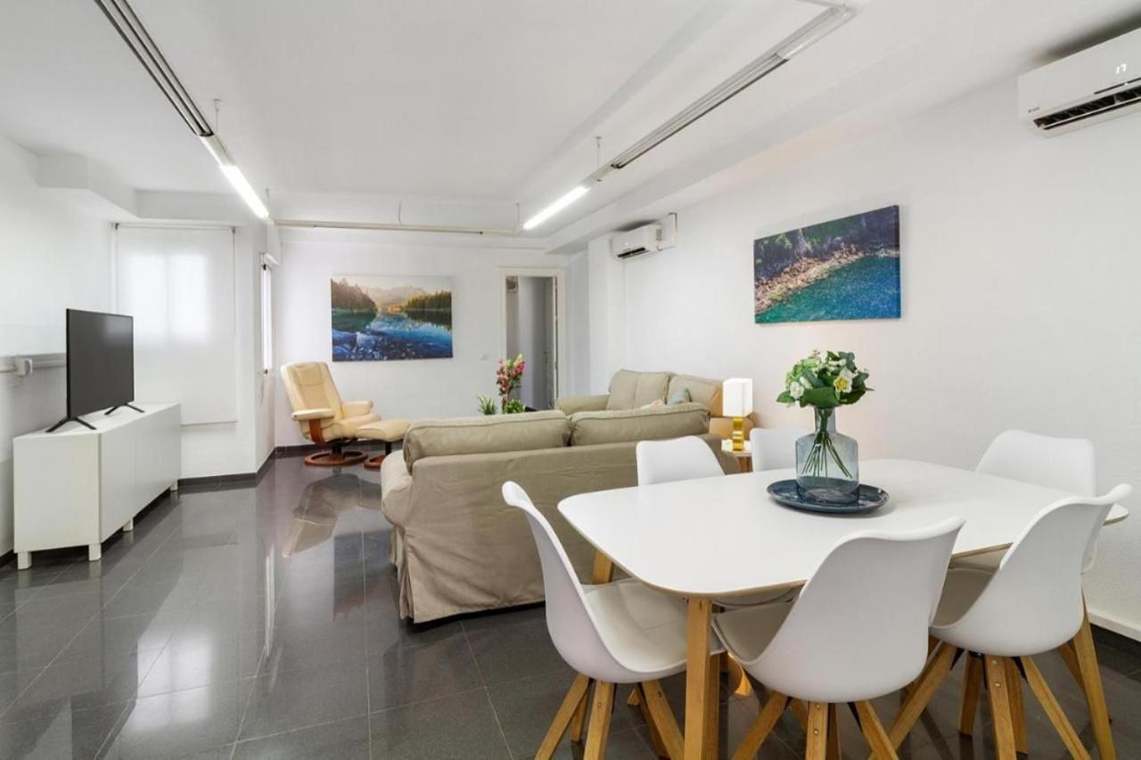 Amplio Piso En Atarazanas Apartment Malaga Bagian luar foto