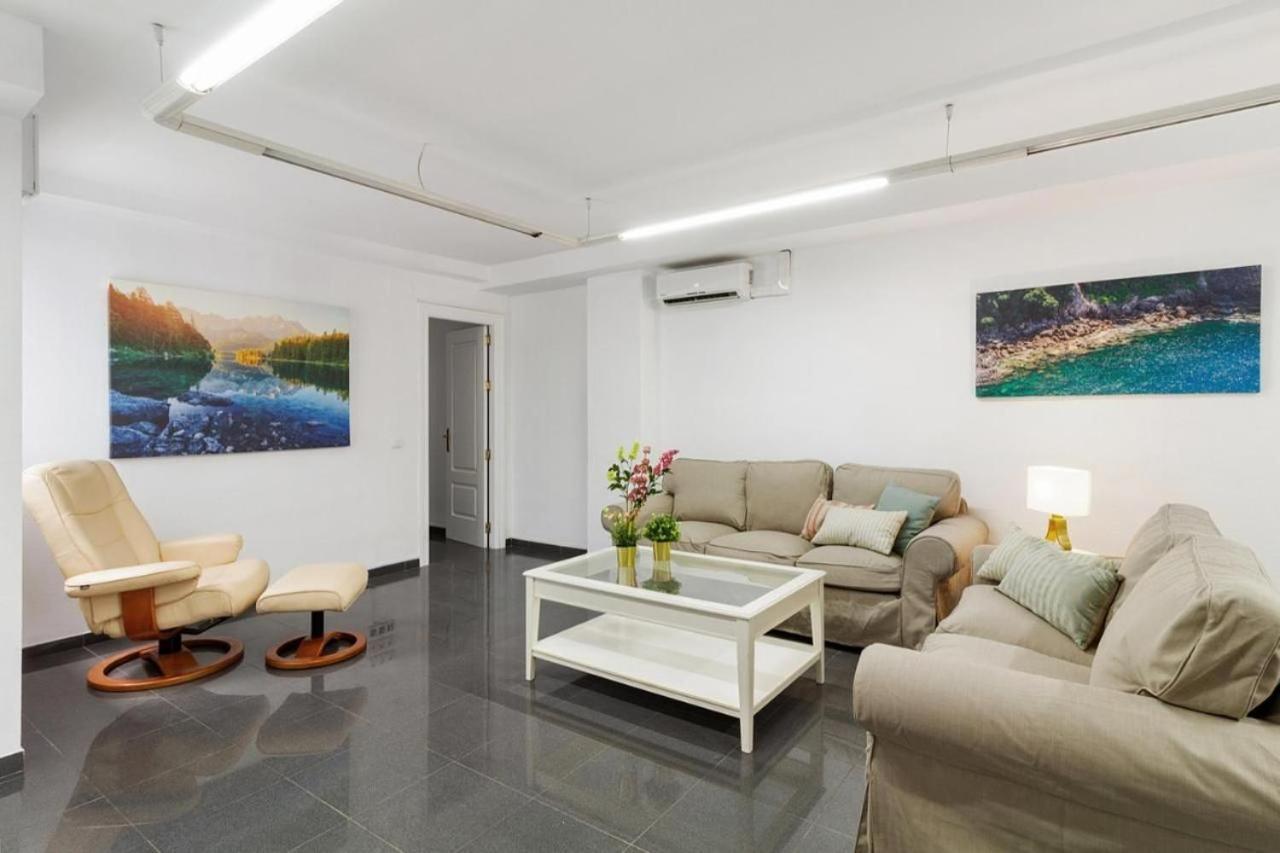 Amplio Piso En Atarazanas Apartment Malaga Bagian luar foto