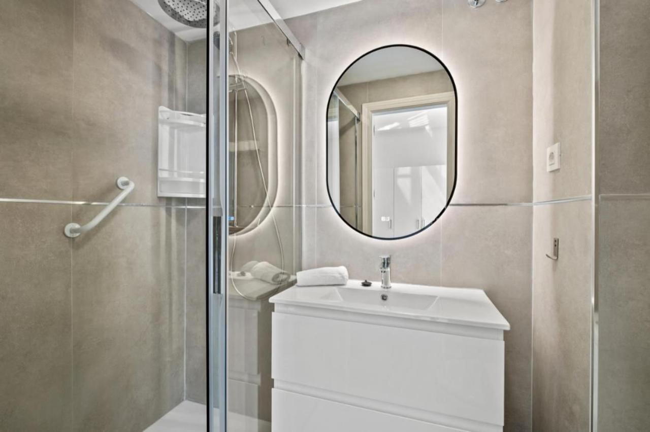 Amplio Piso En Atarazanas Apartment Malaga Bagian luar foto