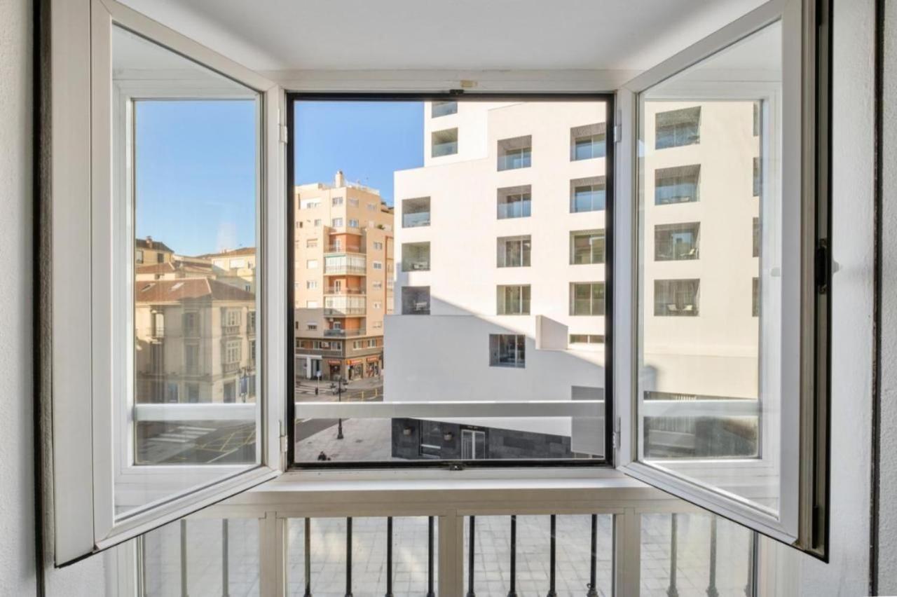 Amplio Piso En Atarazanas Apartment Malaga Bagian luar foto